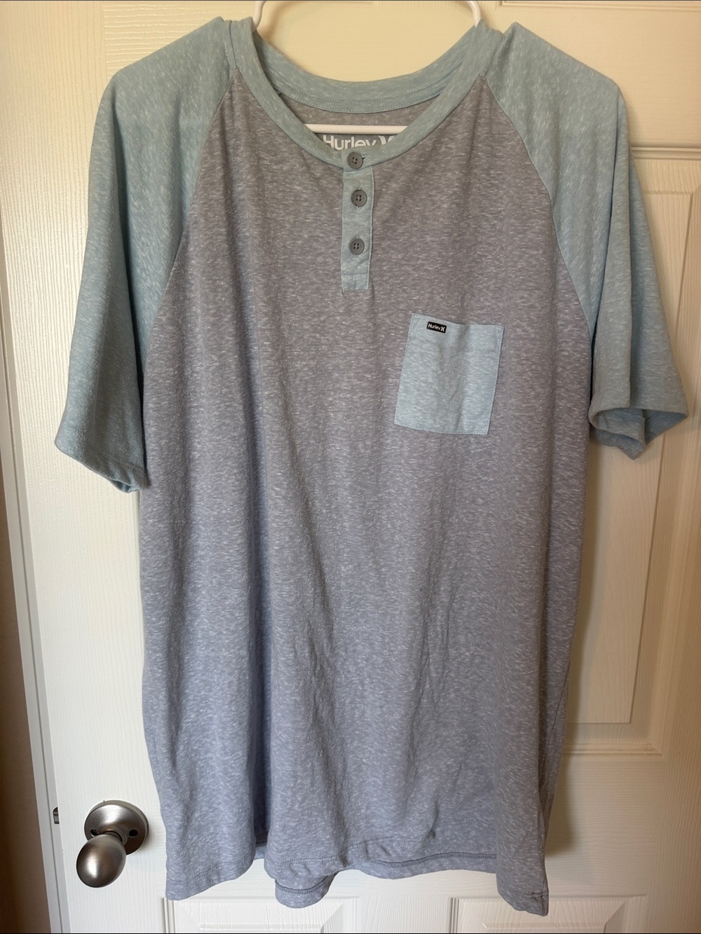 Hurley Two-Tone Short-Sleeve Henley Tee in Light Gray and Light Blue